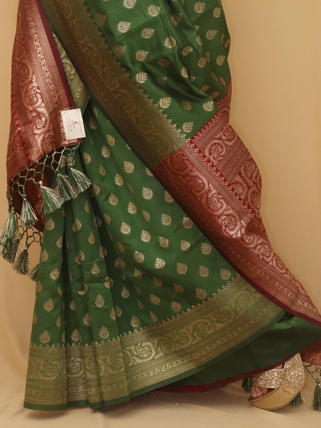 Stunning Green Banarasi Cotton Silk Saree - Elegant and Timeless - Luxurion World