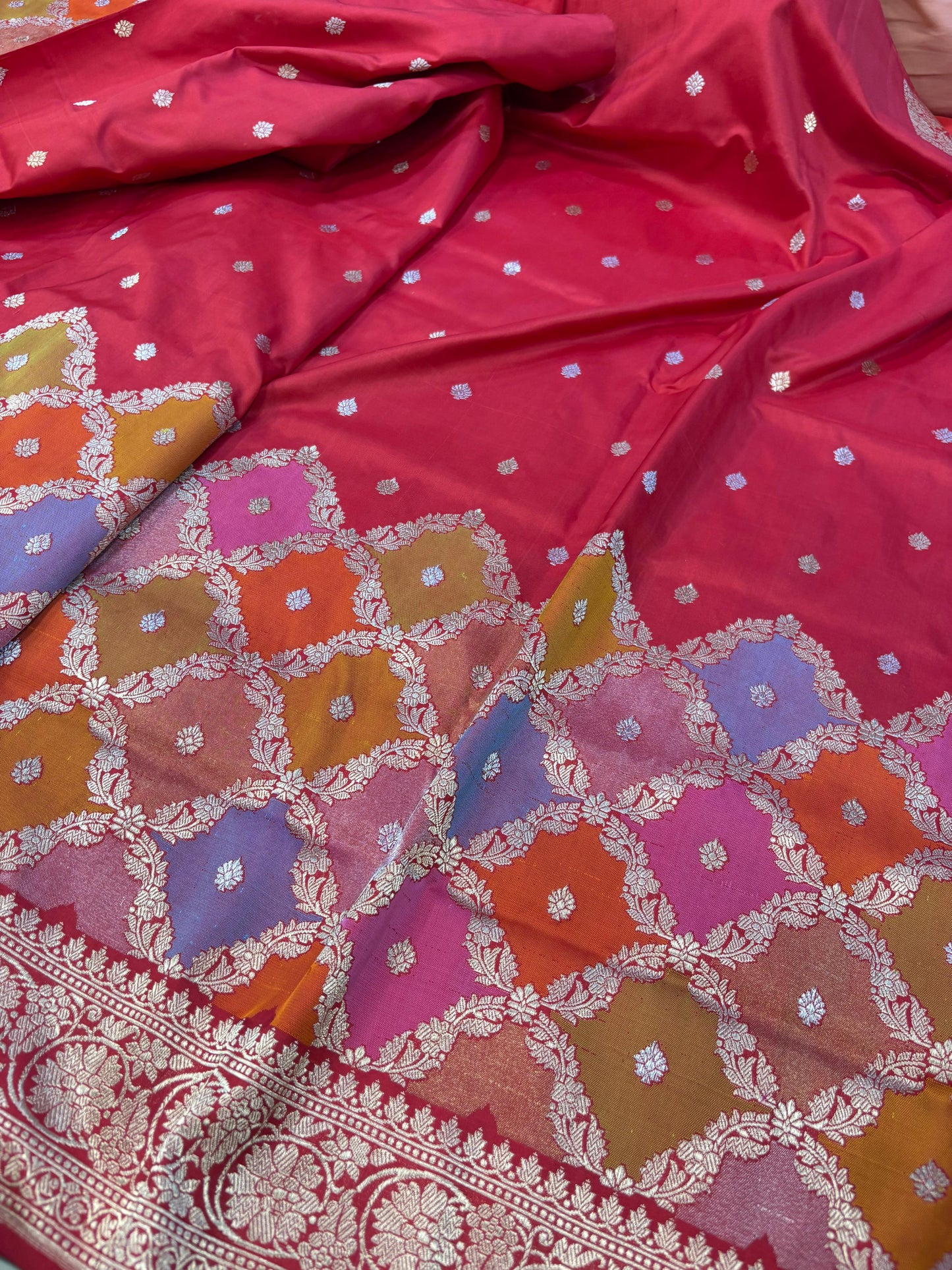 Exquisite Banarasi Handloom Pure Katan Silk Rangkat Saree - Luxurion World