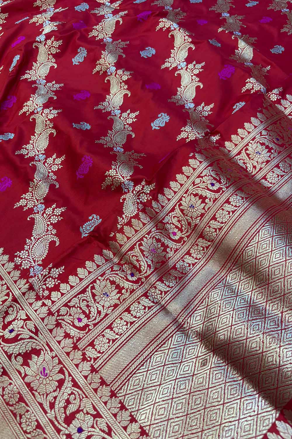 Red Banarasi Handloom Pure Katan Silk Sona Roopa Paisley Design Saree - Luxurion World