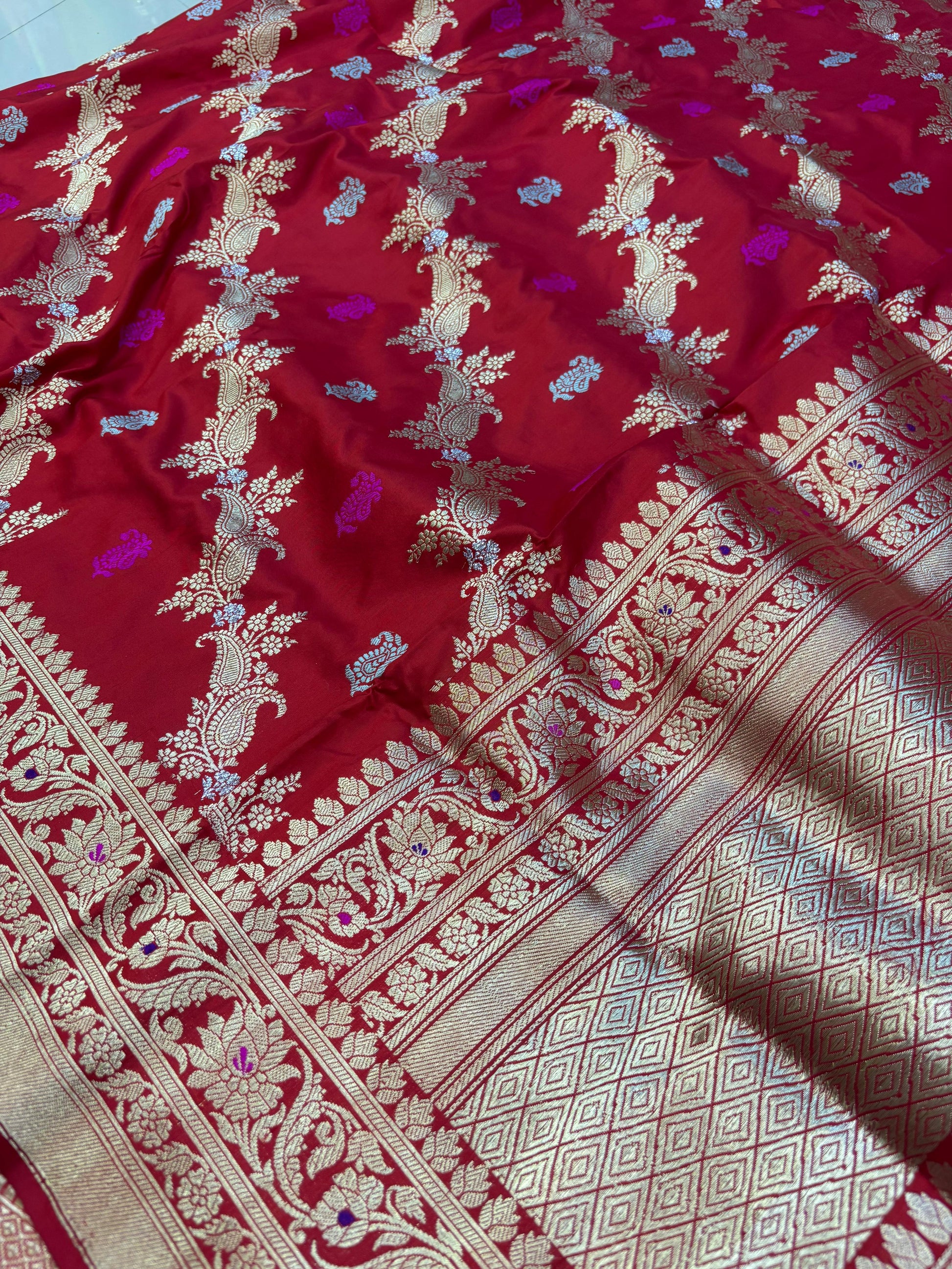 Red Banarasi Handloom Pure Katan Silk Sona Roopa Paisley Design Saree - Luxurion World