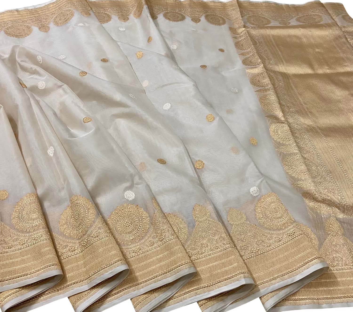 Elegant Off White Banarasi Silk Saree - Luxurion World