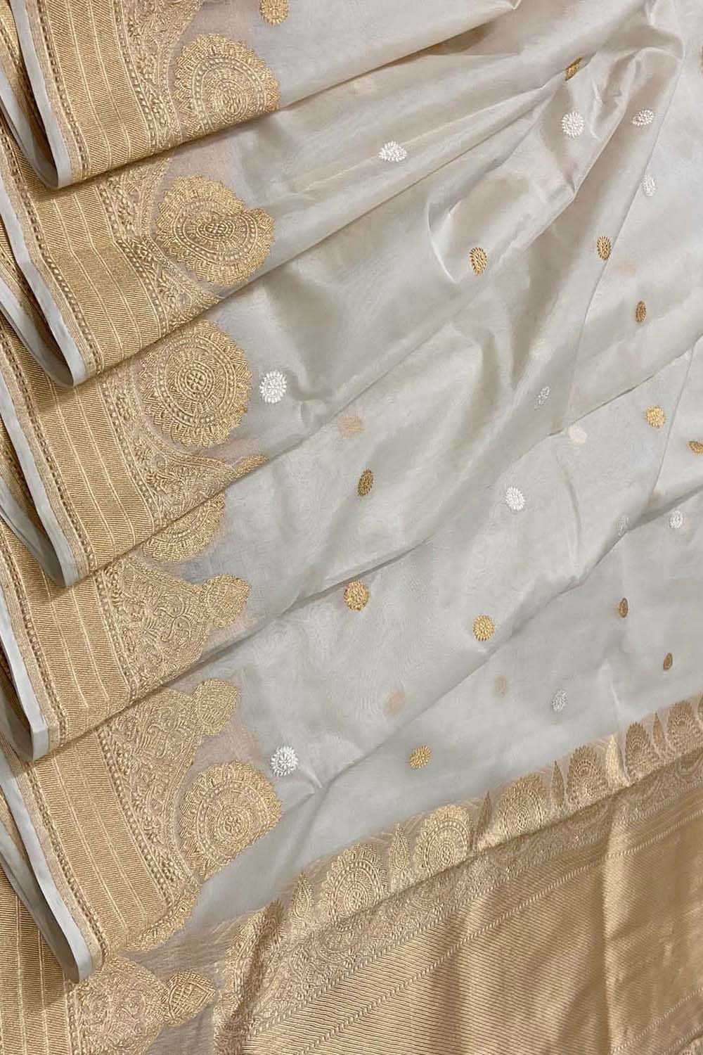 Elegant Off White Banarasi Silk Saree - Luxurion World