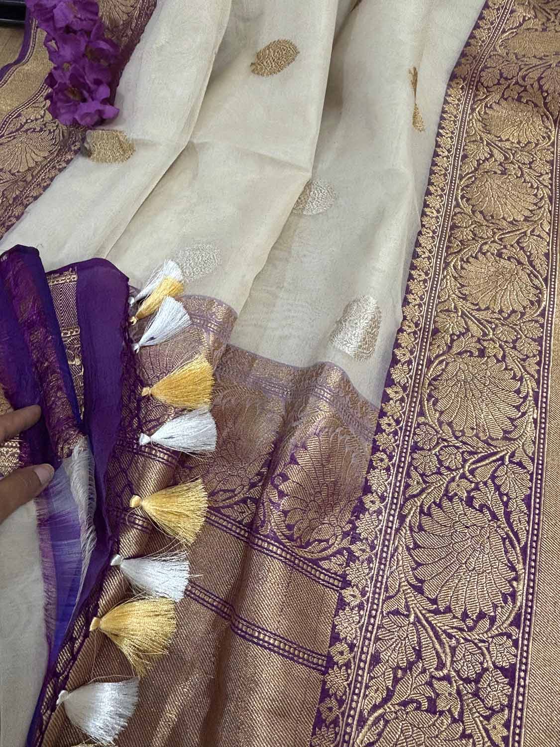 Elegant Off White Banarasi Silk Saree - Luxurion World
