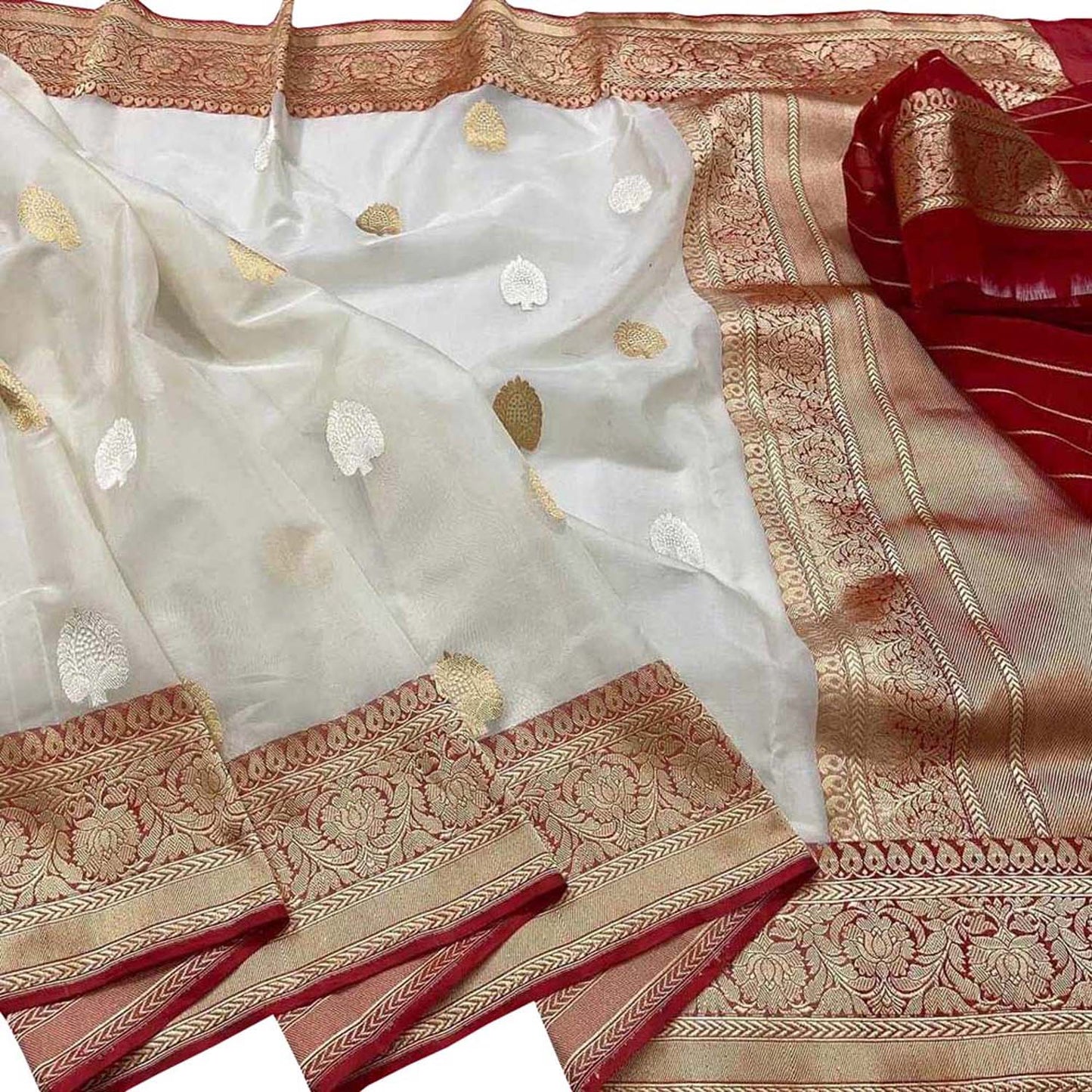 Elegant Off White Banarasi Silk Saree - Luxurion World