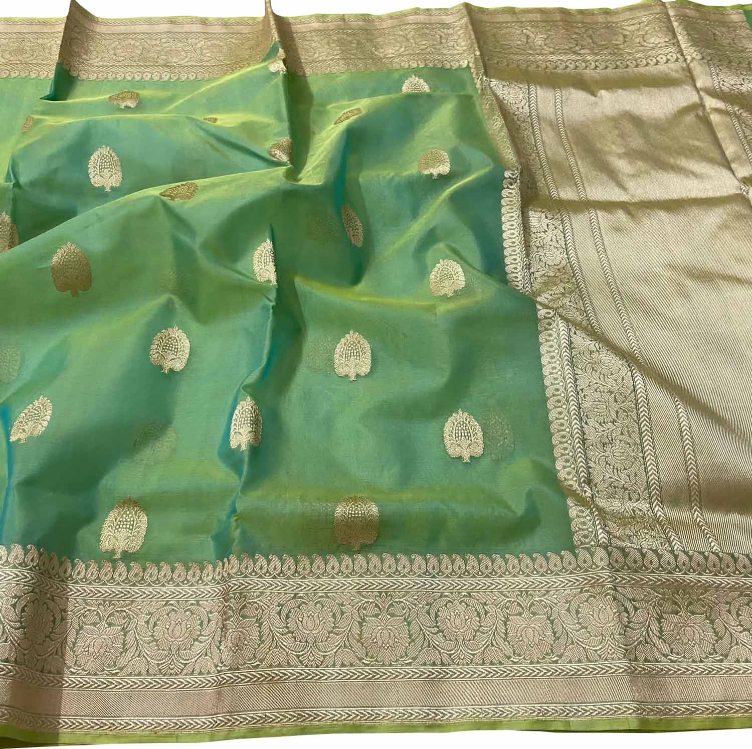 Exquisite Green Banarasi Kora Silk Saree - Handloom Beauty - Luxurion World