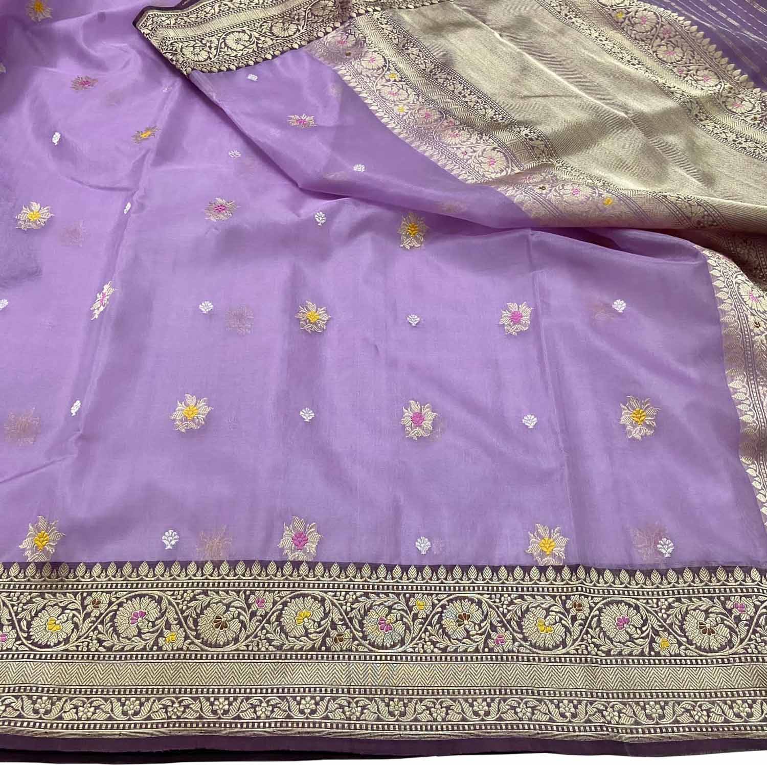 Elegant Purple Banarasi Silk Saree: Handloom Beauty - Luxurion World