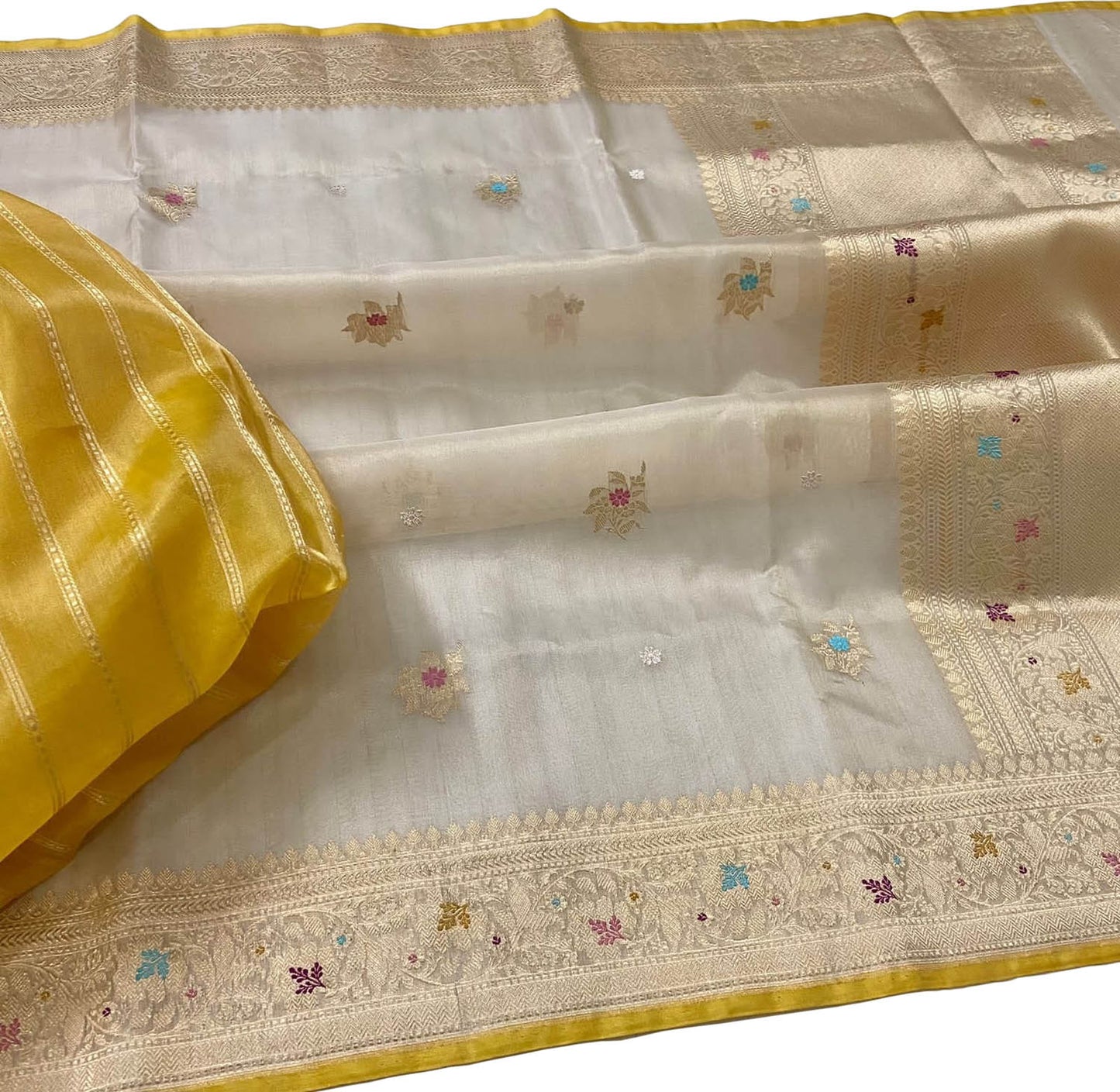 Elegant Off White Banarasi Kora Silk Handloom Saree - Luxurion World