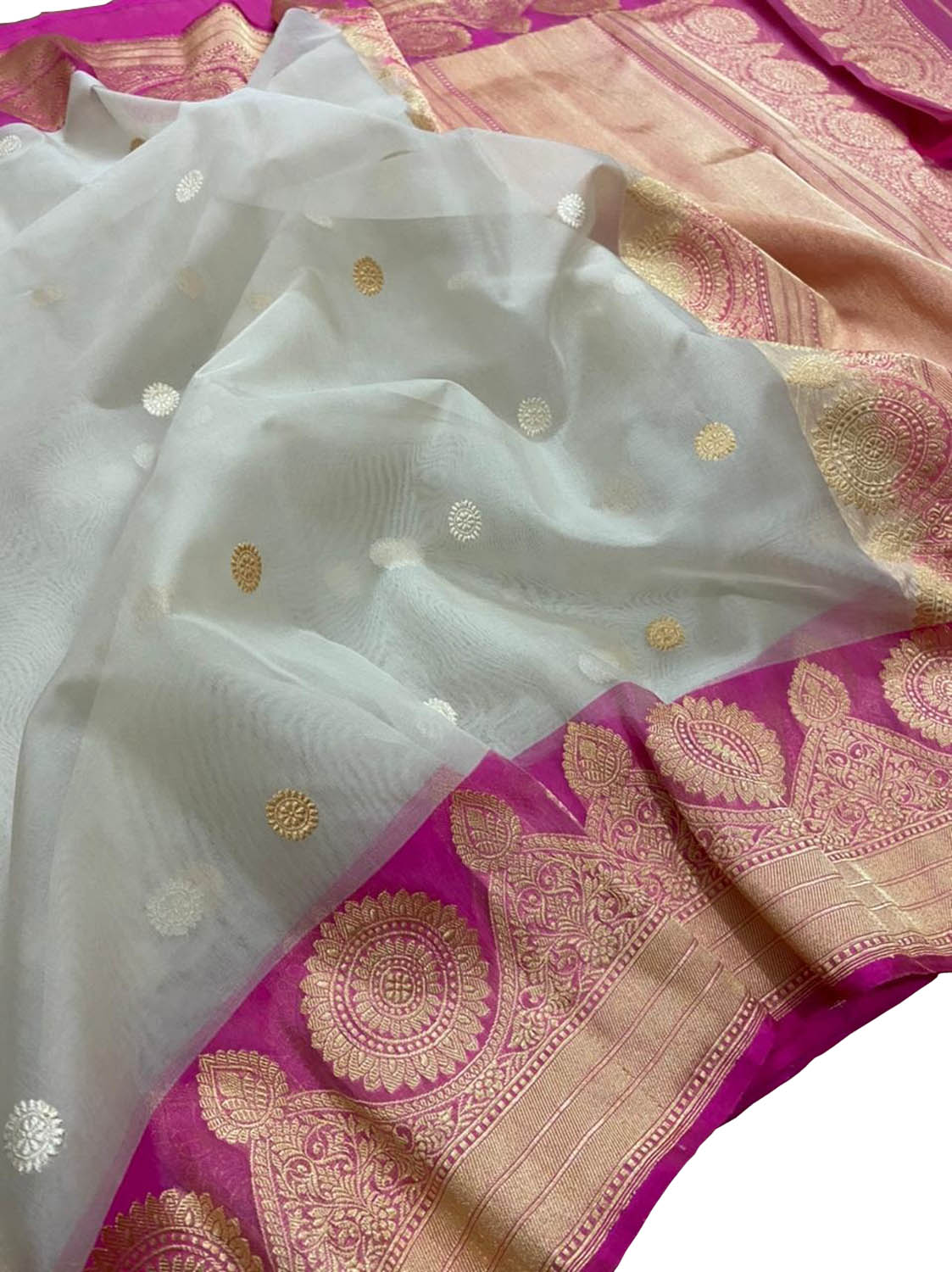 Exquisite Off White Banarasi Handloom Silk Saree - Luxurion World