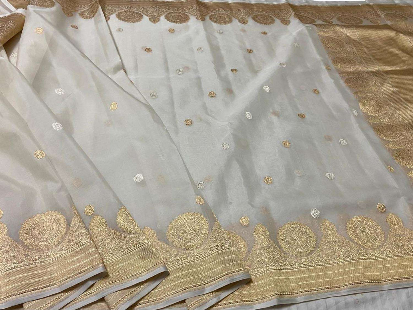 Grey Handloom Banarasi Pure Kora Silk Saree - Luxurion World