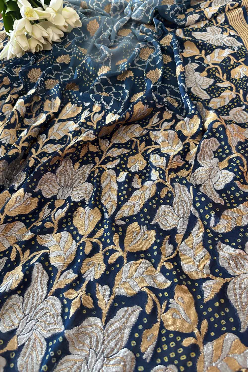 Elegant Grey Banarasi Bandhani Pure Georgette Sona Roopa Shaded Saree - Luxurion World