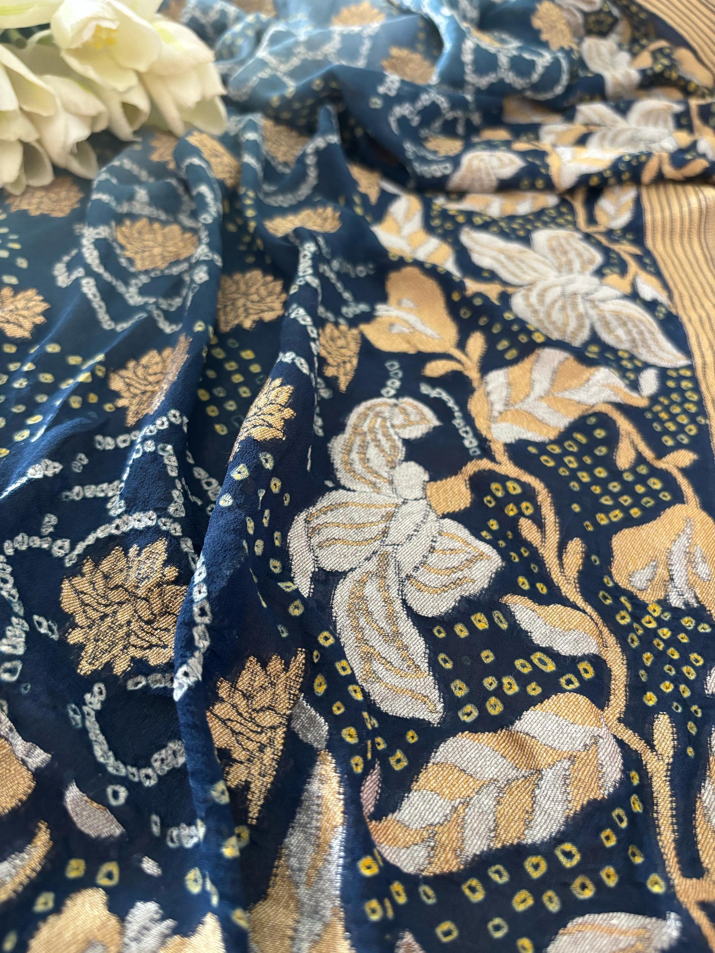 Elegant Grey Banarasi Bandhani Pure Georgette Sona Roopa Shaded Saree - Luxurion World