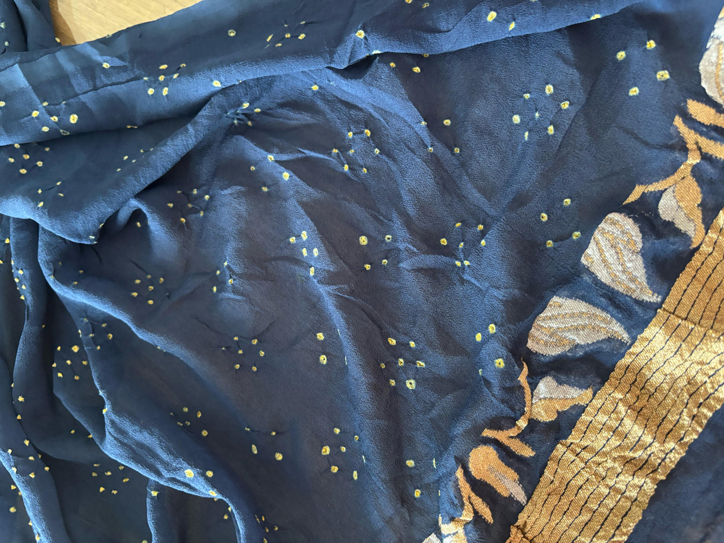 Elegant Grey Banarasi Bandhani Pure Georgette Sona Roopa Shaded Saree - Luxurion World