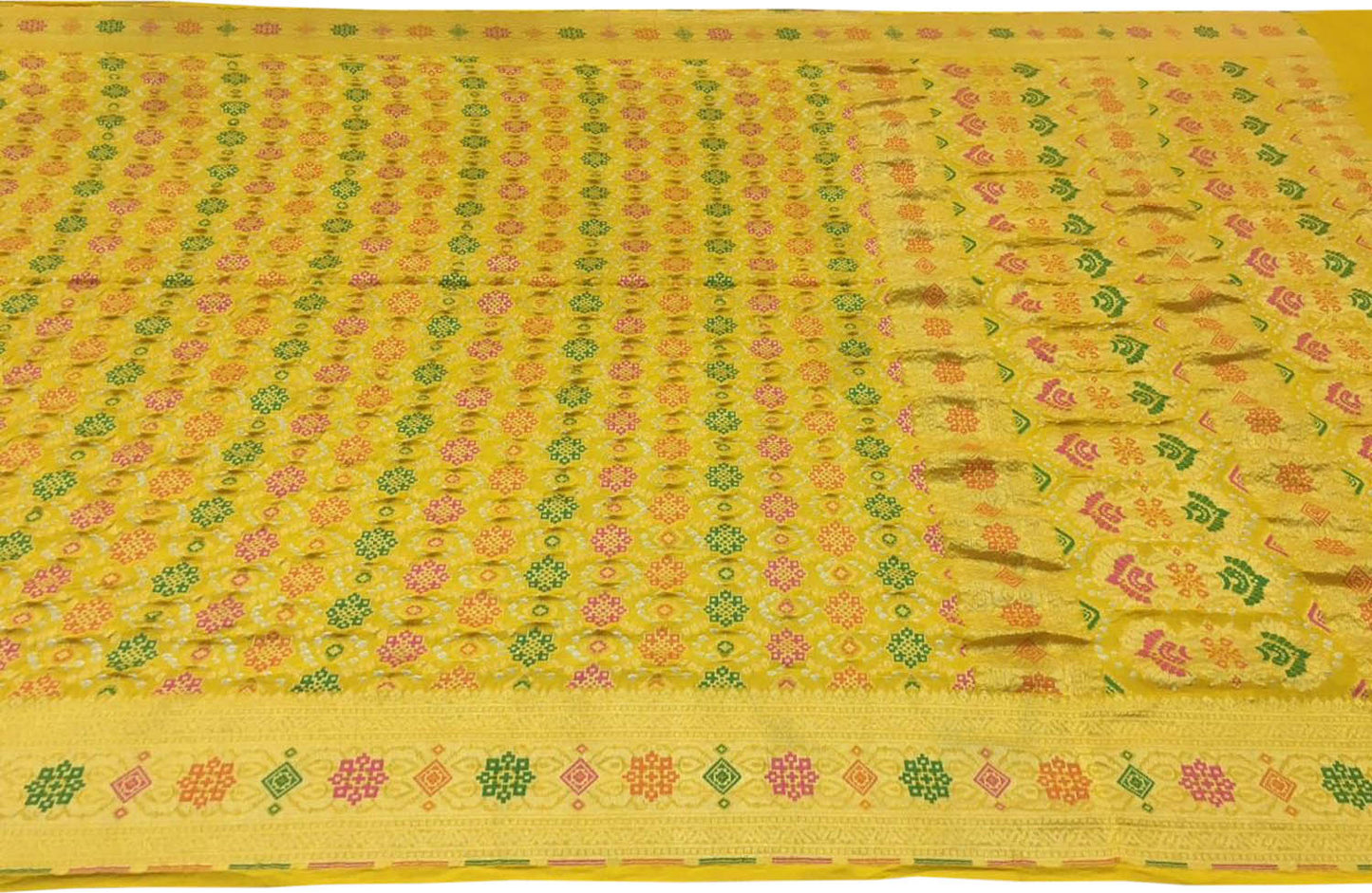 Yellow Banarasi Bandhani Georgette Saree - Elegant and Traditional - Luxurion World