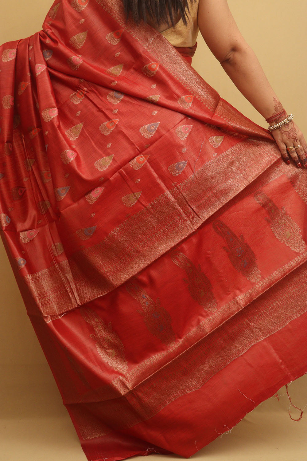 Red Bhagalpur Tussar Moonga Silk Saree - Luxurion World