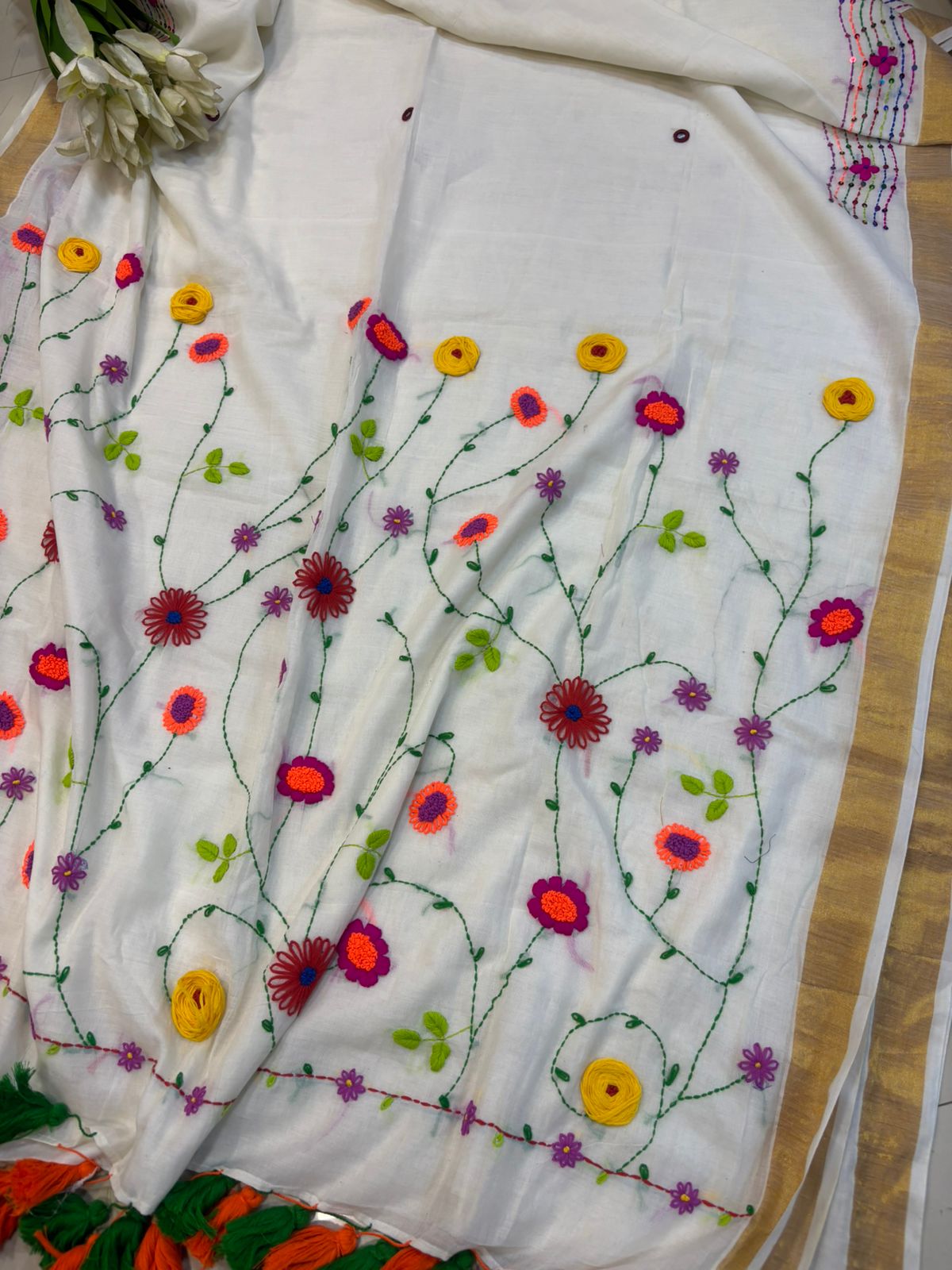 Elegant White Bengal Khadi Cotton Embroidered Flower Design Saree - Luxurion World