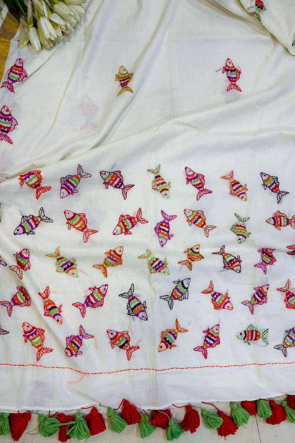 Elegant White Bengal Khadi Cotton Embroidered Fish Design Saree - Luxurion World