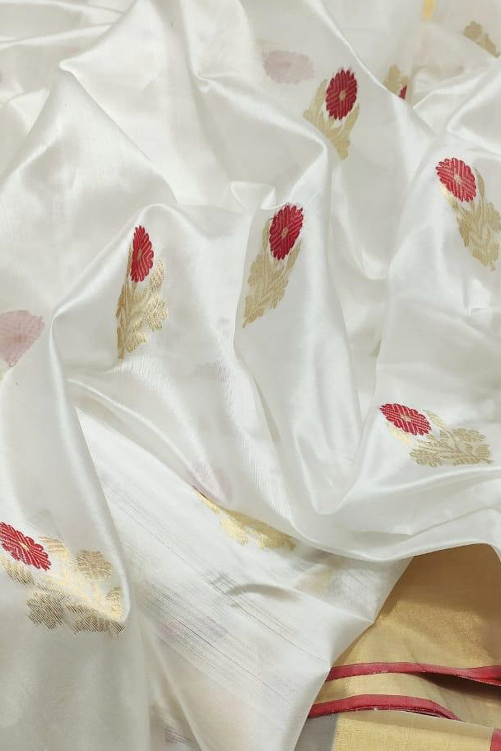 Elegant Off White Pure Katan Silk Chanderi Handloom Flower Design Saree - Luxurion World
