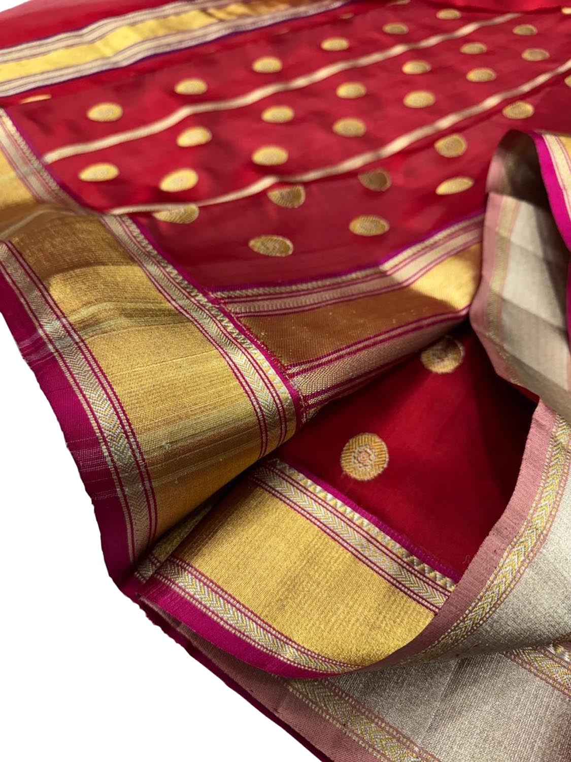 Red Exclusive Pure Pattu Silk Ek Naal Border And Motif Chanderi Saree - Luxurion World