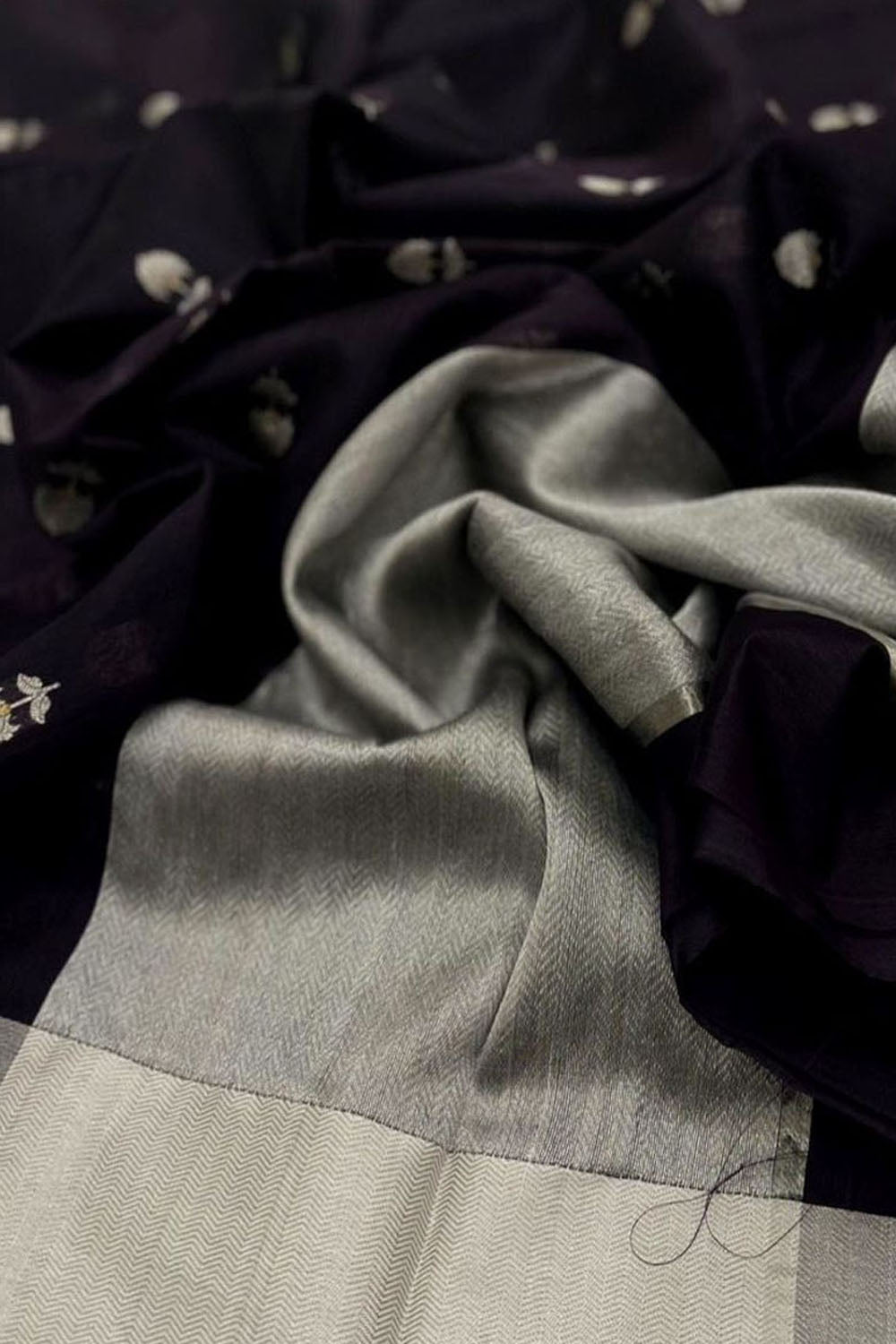 Dark Blue Chanderi Handloom Silk Saree - Pure Elegance - Luxurion World