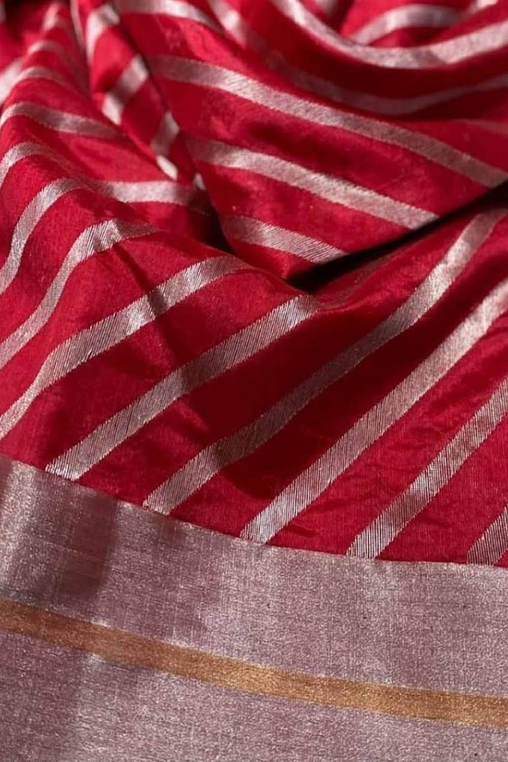 Exquisite Red Chanderi Silk Saree - Handloom Beauty - Luxurion World