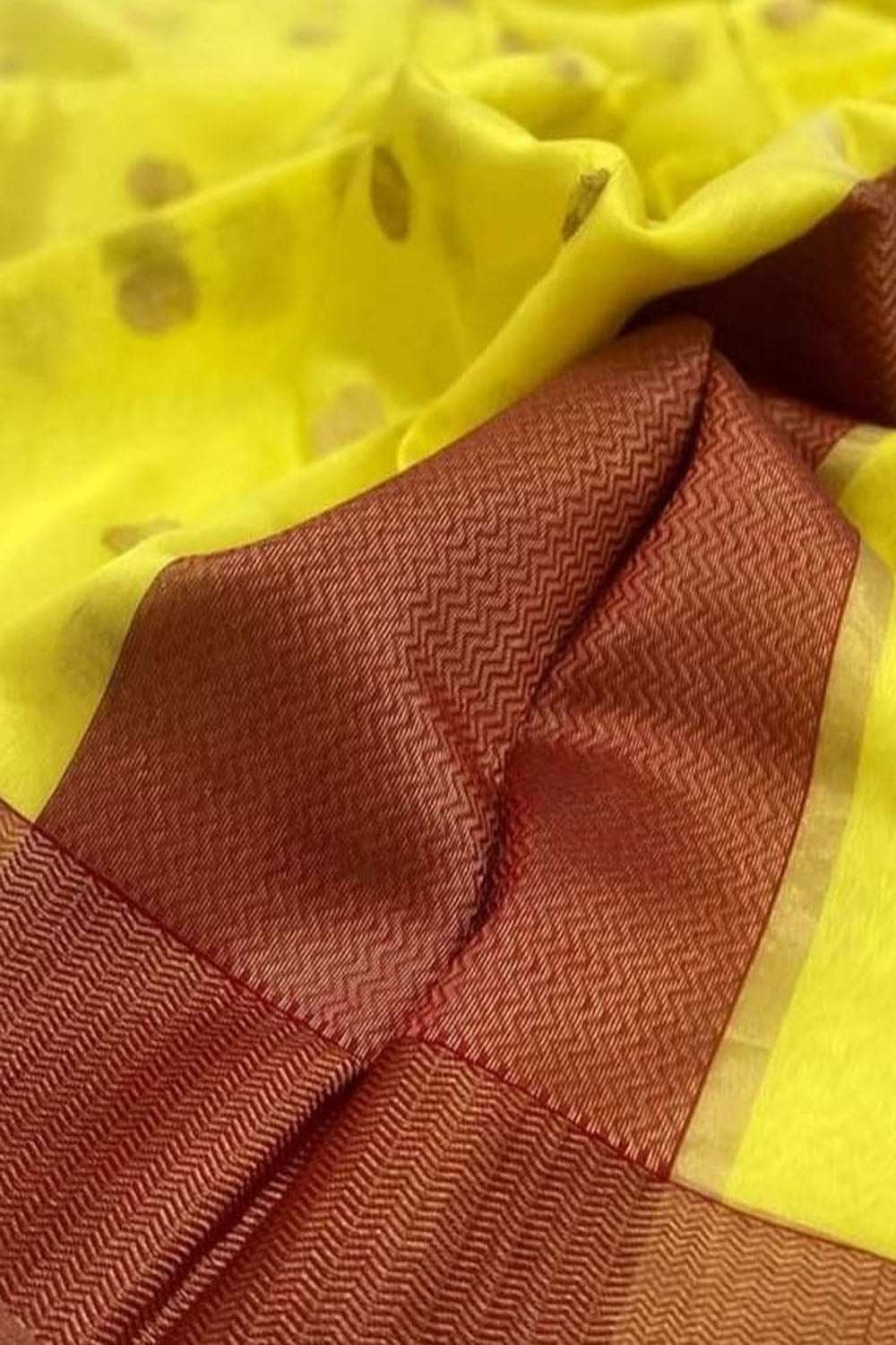 Golden Glow: Chanderi Handloom Silk Saree - Luxurion World