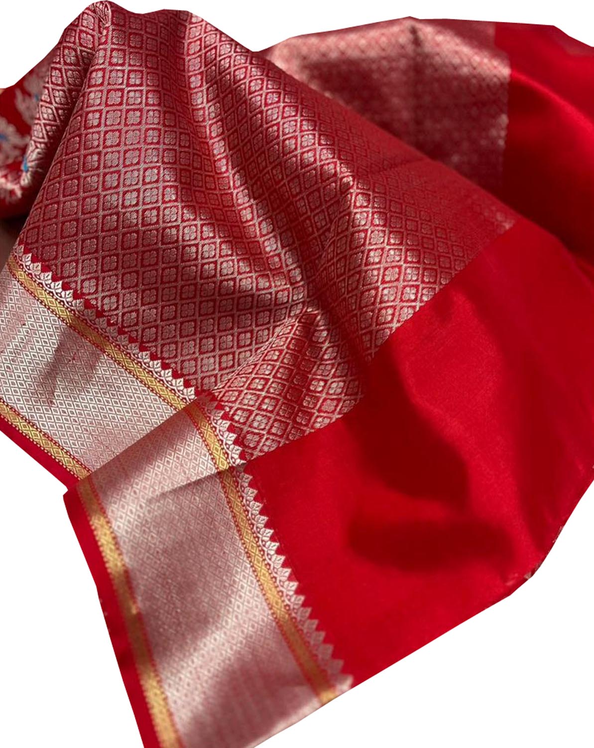 Stunning Red Chanderi Silk Saree - Handloom Beauty - Luxurion World