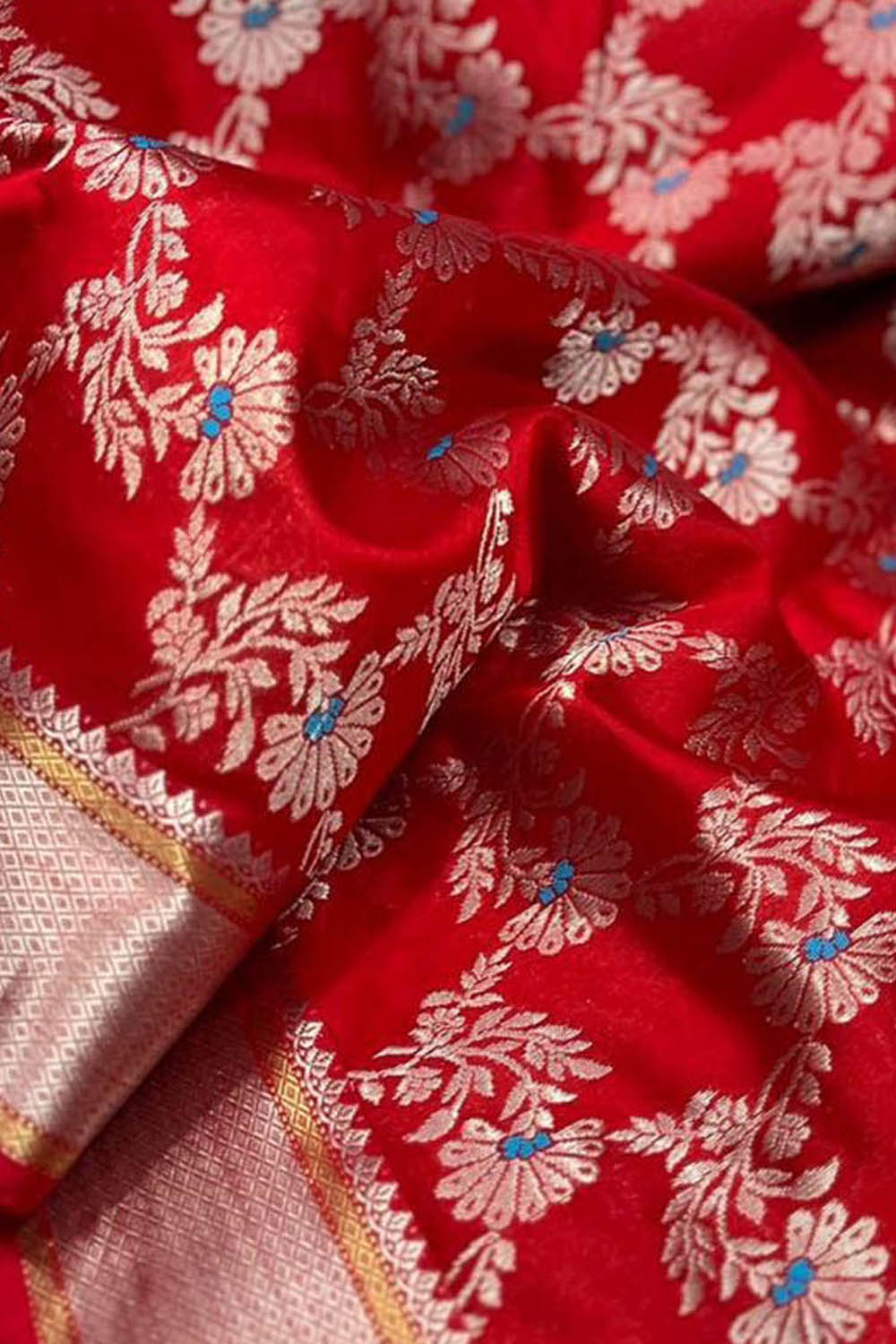 Stunning Red Chanderi Silk Saree - Handloom Beauty - Luxurion World
