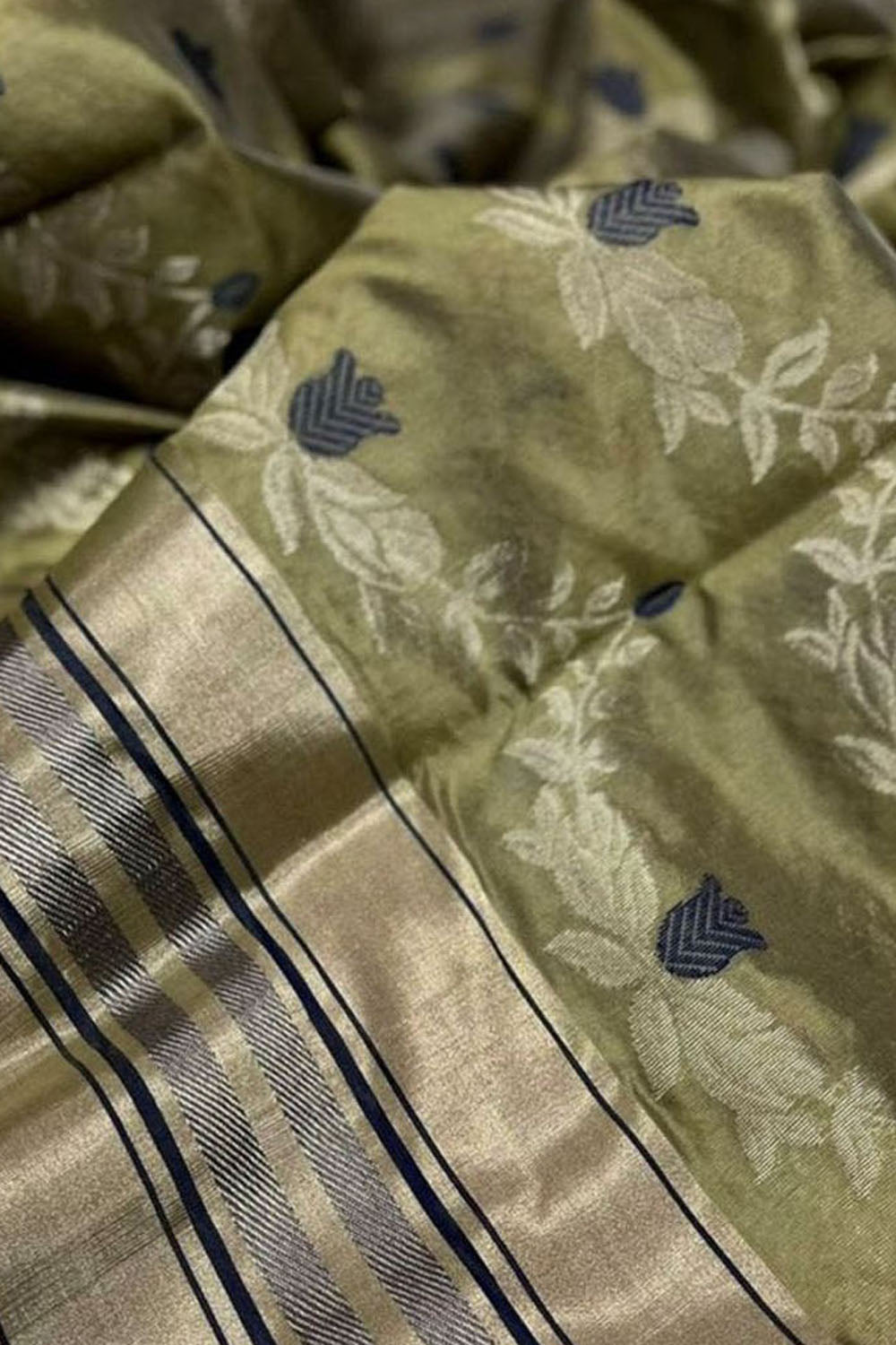 Green Chanderi Handloom Pure Silk Flower Design Saree - Luxurion World