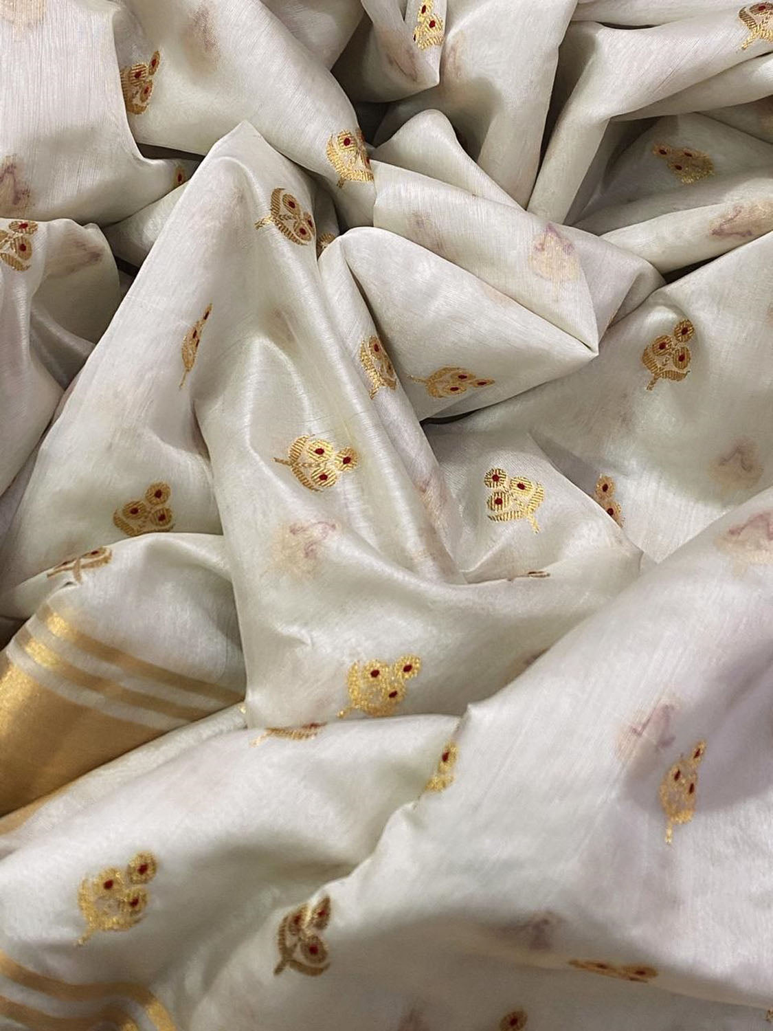 Elegant Off White Chanderi Handloom Pure Silk Flower Design Meenakari Saree - Luxurion World