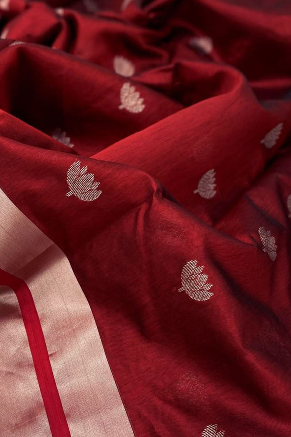 Maroon Chanderi Handloom Pure Silk Flower Design Saree - Luxurion World