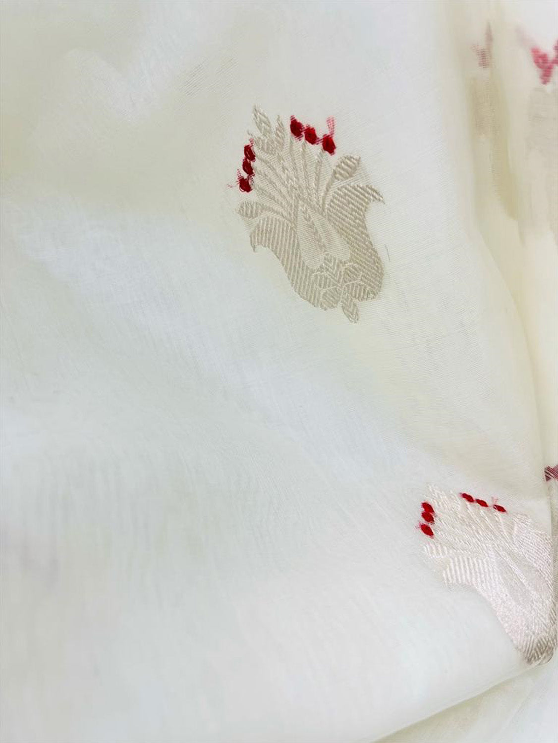 Off White Chanderi Handloom Katan Organza Silk Flower Design Saree - Luxurion World