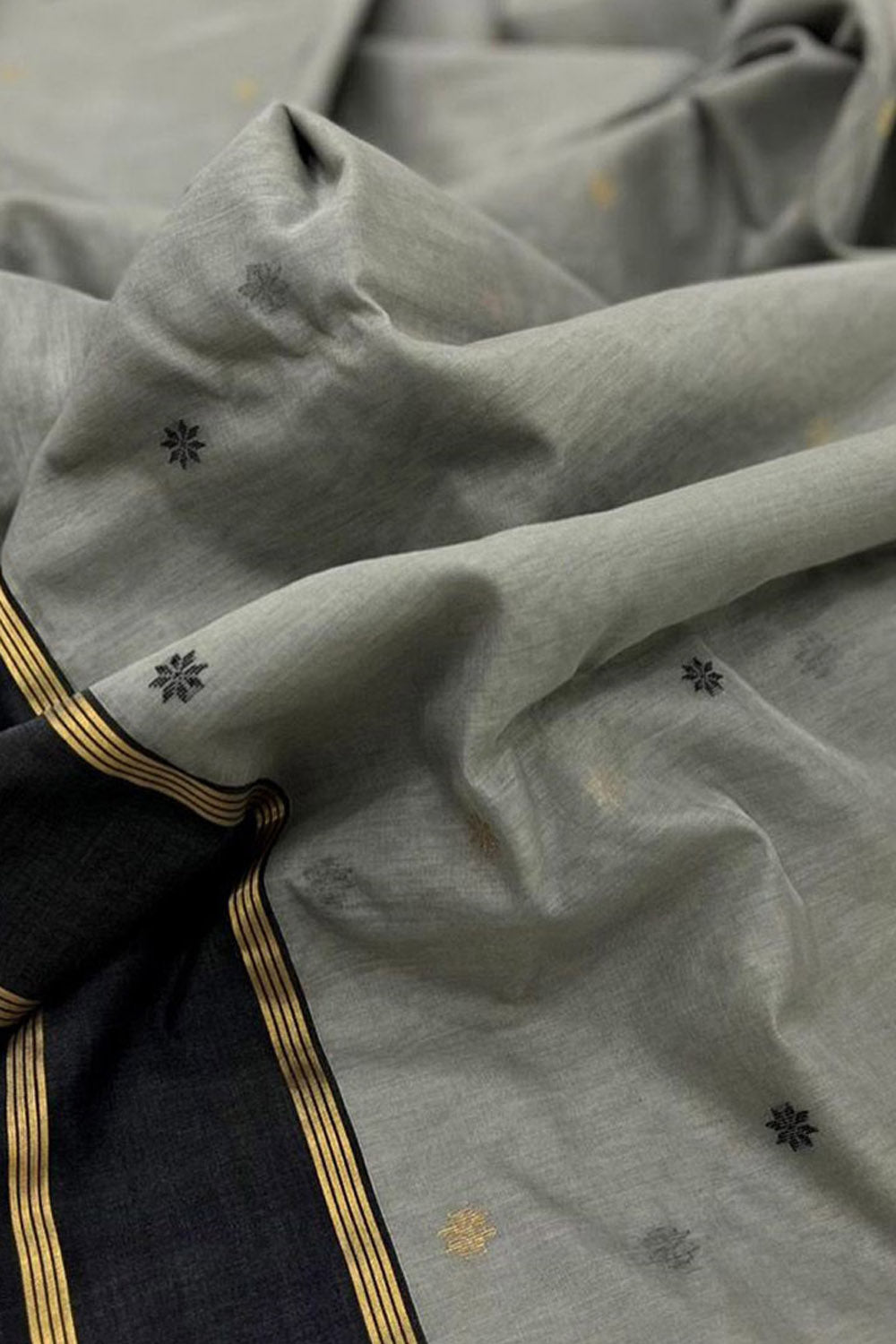 Grey Chanderi Handloom Silk Cotton Flower Design Saree - Luxurion World