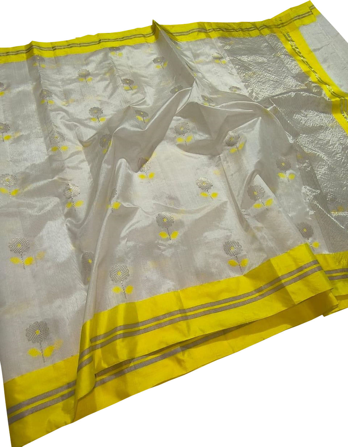 Handloom Chanderi Silk Saree with Flower Design - Luxurion World