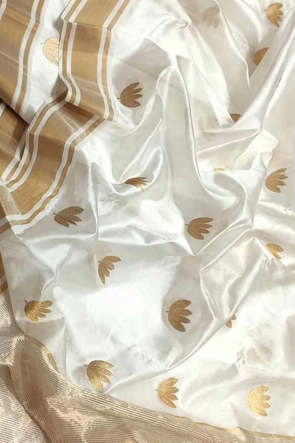 Exquisite Off White Handloom Chanderi Silk Saree - Luxurion World