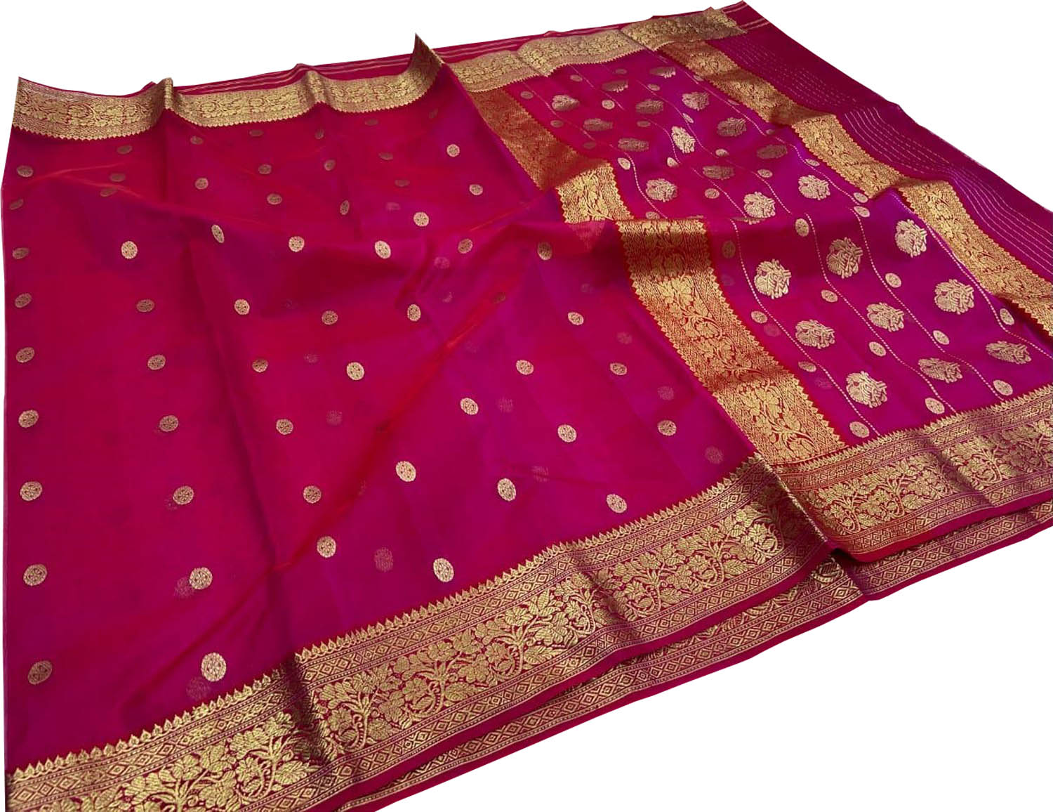 Handloom Chanderi Silk Saree with Booti Design - Luxurion World