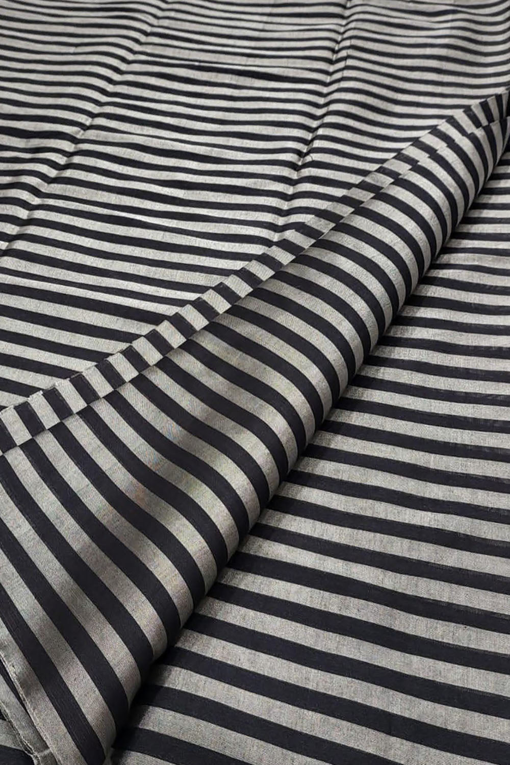 Stunning Black & Silver Chanderi Handloom Pure Tissue Silk Saree - Luxurion World