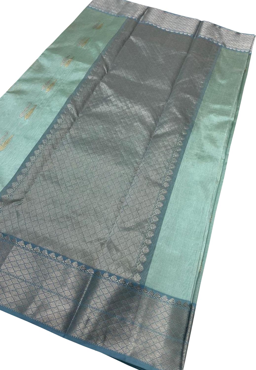 Exquisite Green Chanderi Handloom Pure Silk Saree: Timeless Elegance - Luxurion World