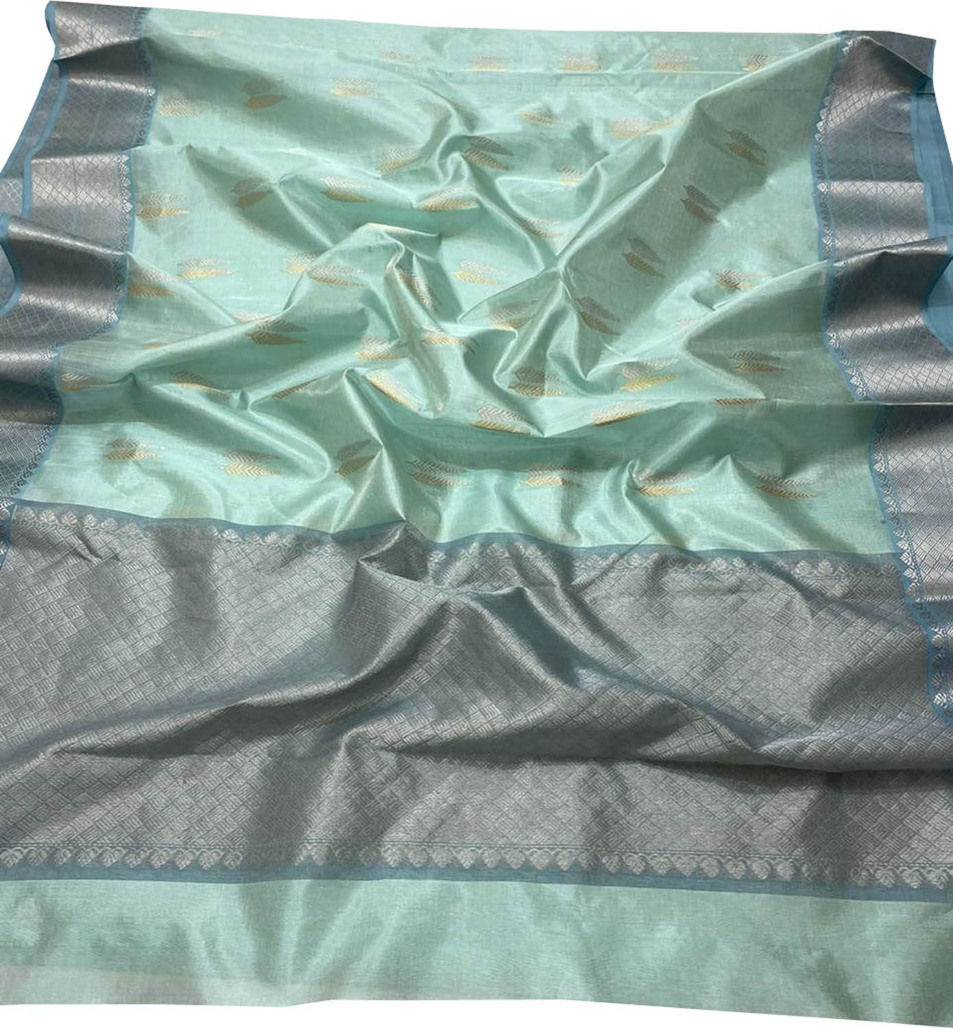 Exquisite Green Chanderi Handloom Pure Silk Saree: Timeless Elegance - Luxurion World