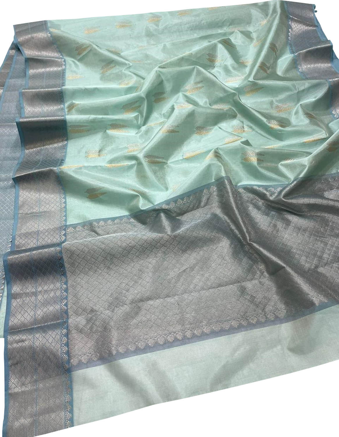 Exquisite Green Chanderi Handloom Pure Silk Saree: Timeless Elegance - Luxurion World