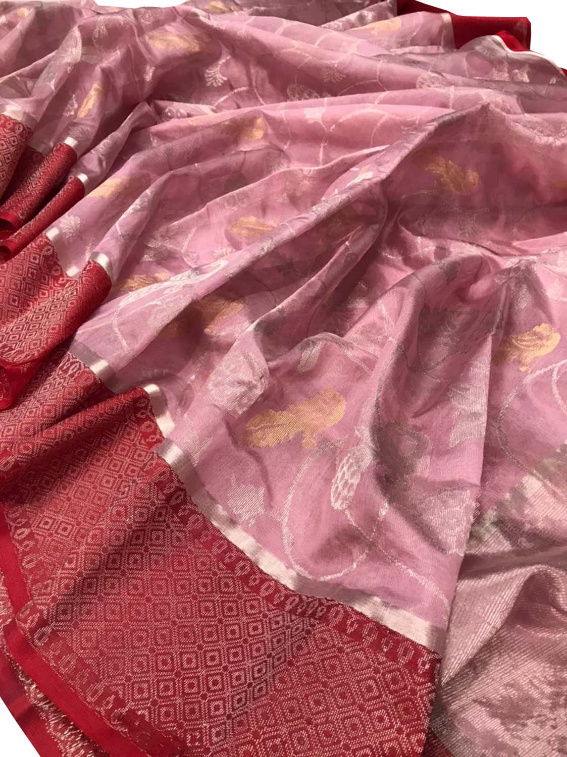 Elegant Pink Chanderi Handloom Silk Saree: A Timeless Classic - Luxurion World