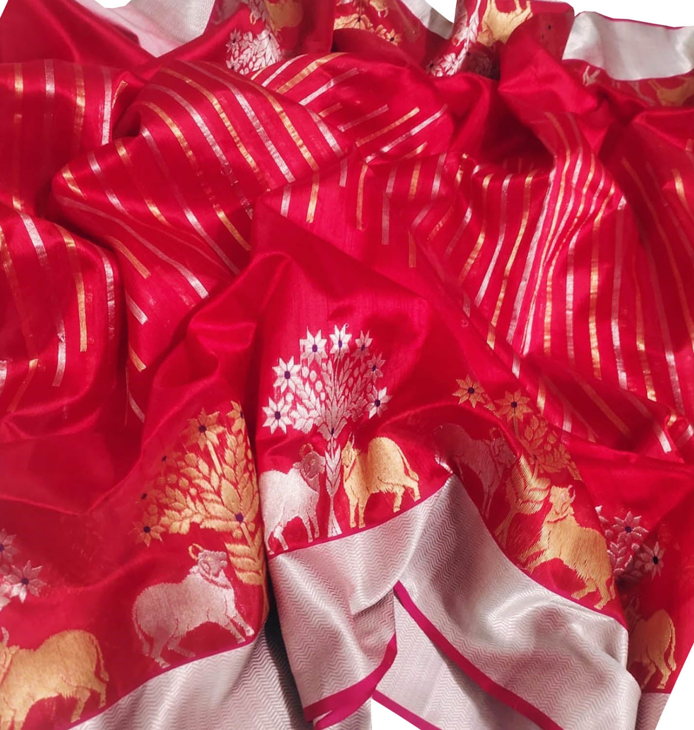 Timeless Classic: Elegant Red Chanderi Handloom Silk Saree with Cow Design - Luxurion World