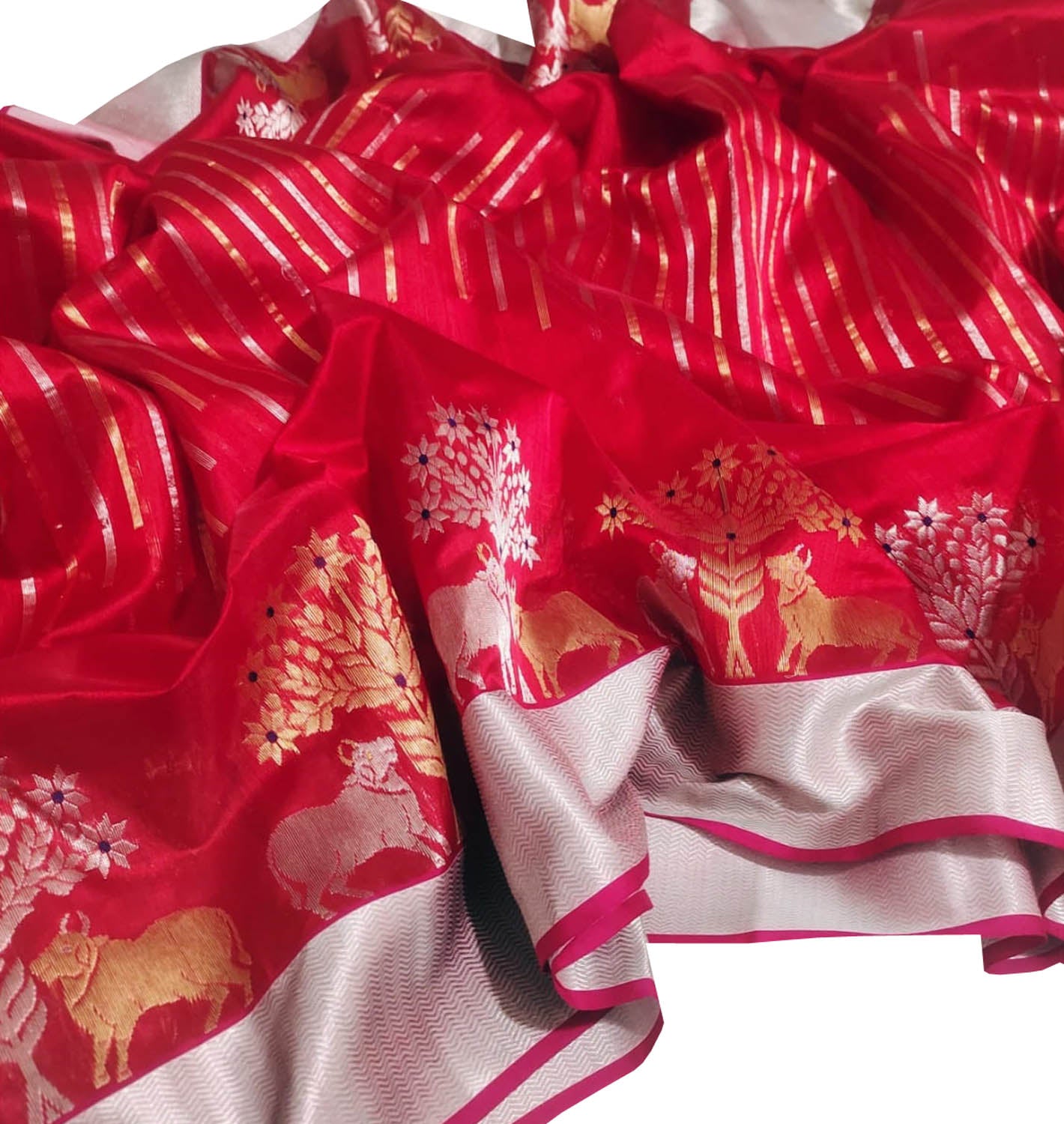 Timeless Classic: Elegant Red Chanderi Handloom Silk Saree with Cow Design - Luxurion World