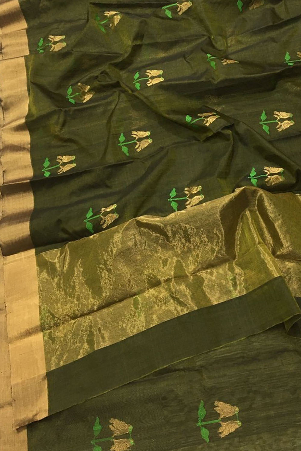 Ethically Made Green Silk Saree: Handloom Chanderi Beauty - Luxurion World