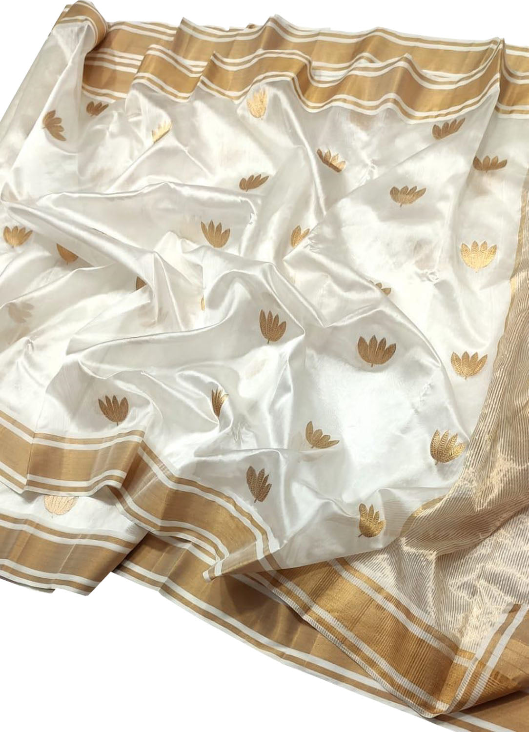 White Handloom Chanderi Pure Silk Flower Design Saree - Luxurion World