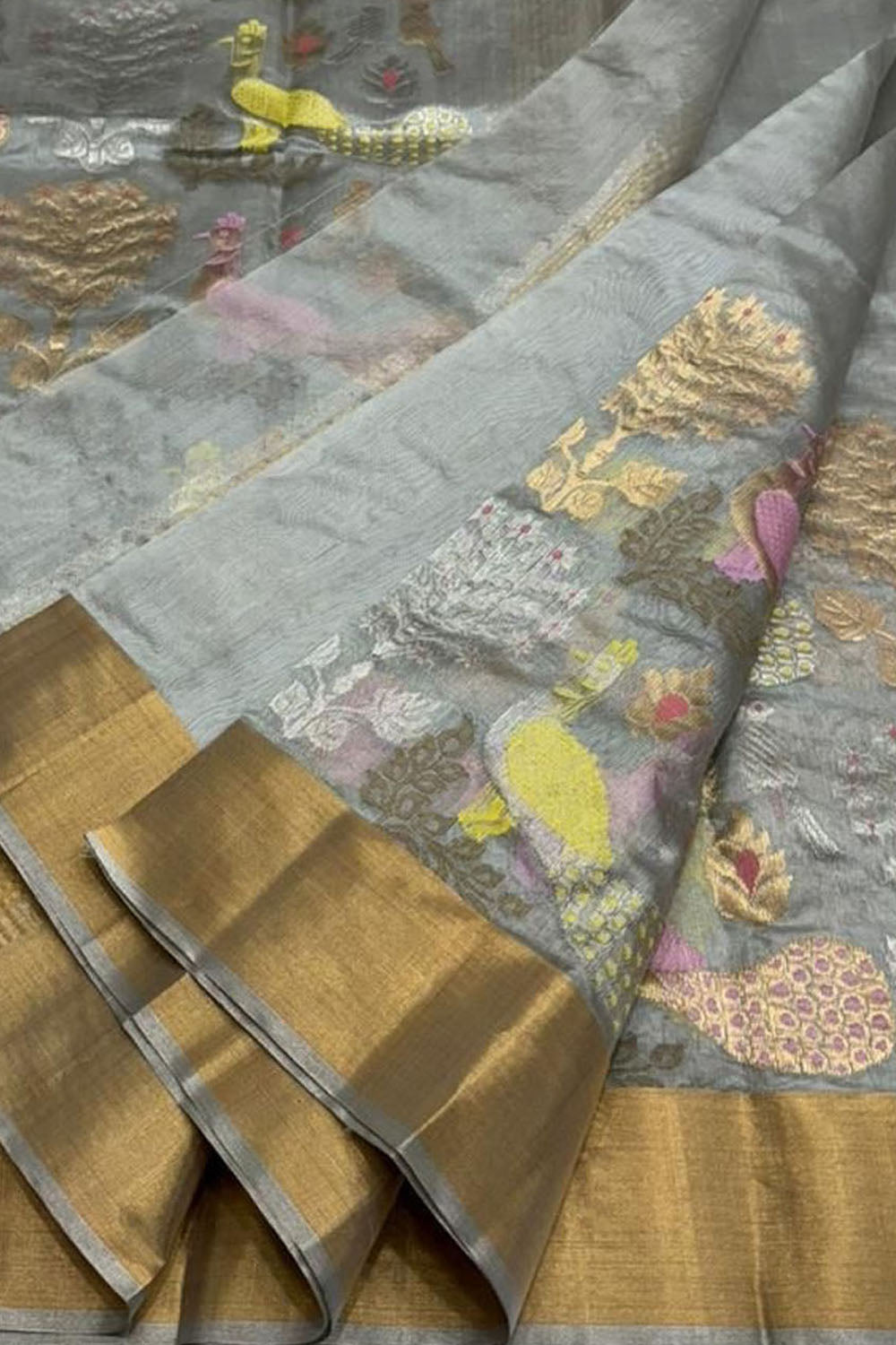 Elegant Grey Silk Saree with Chanderi Handloom Weave - Luxurion World