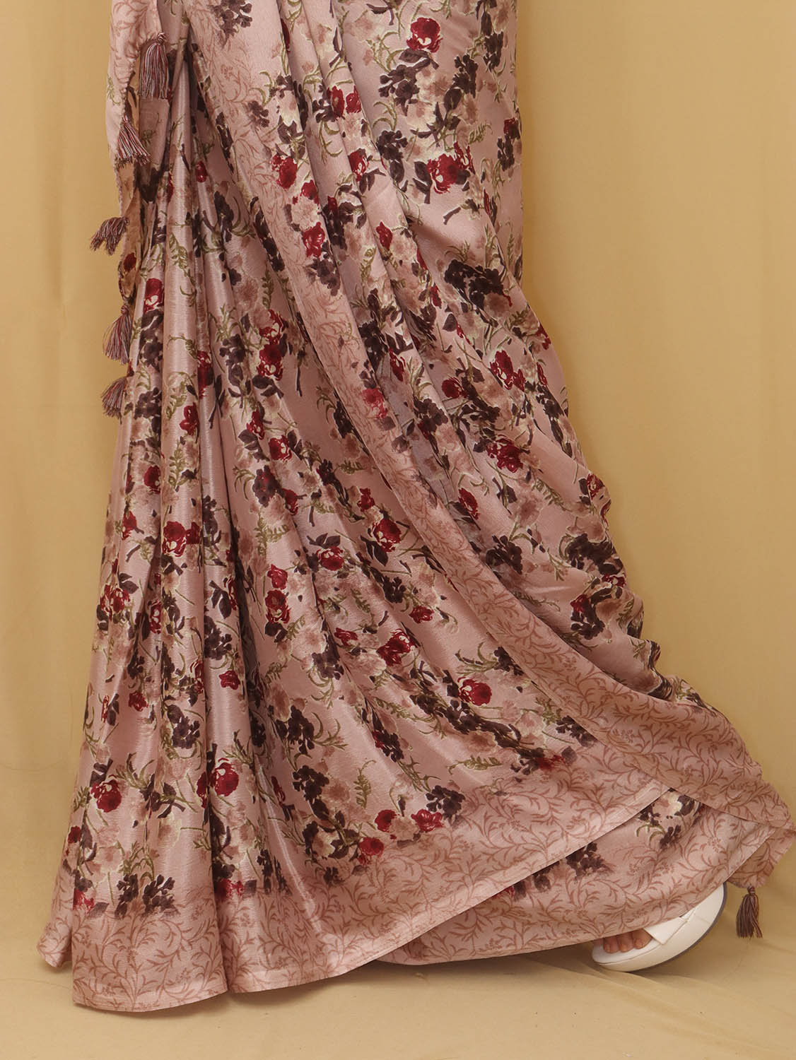 Pink Digital Printed Crepe Floral Design Saree - Luxurion World