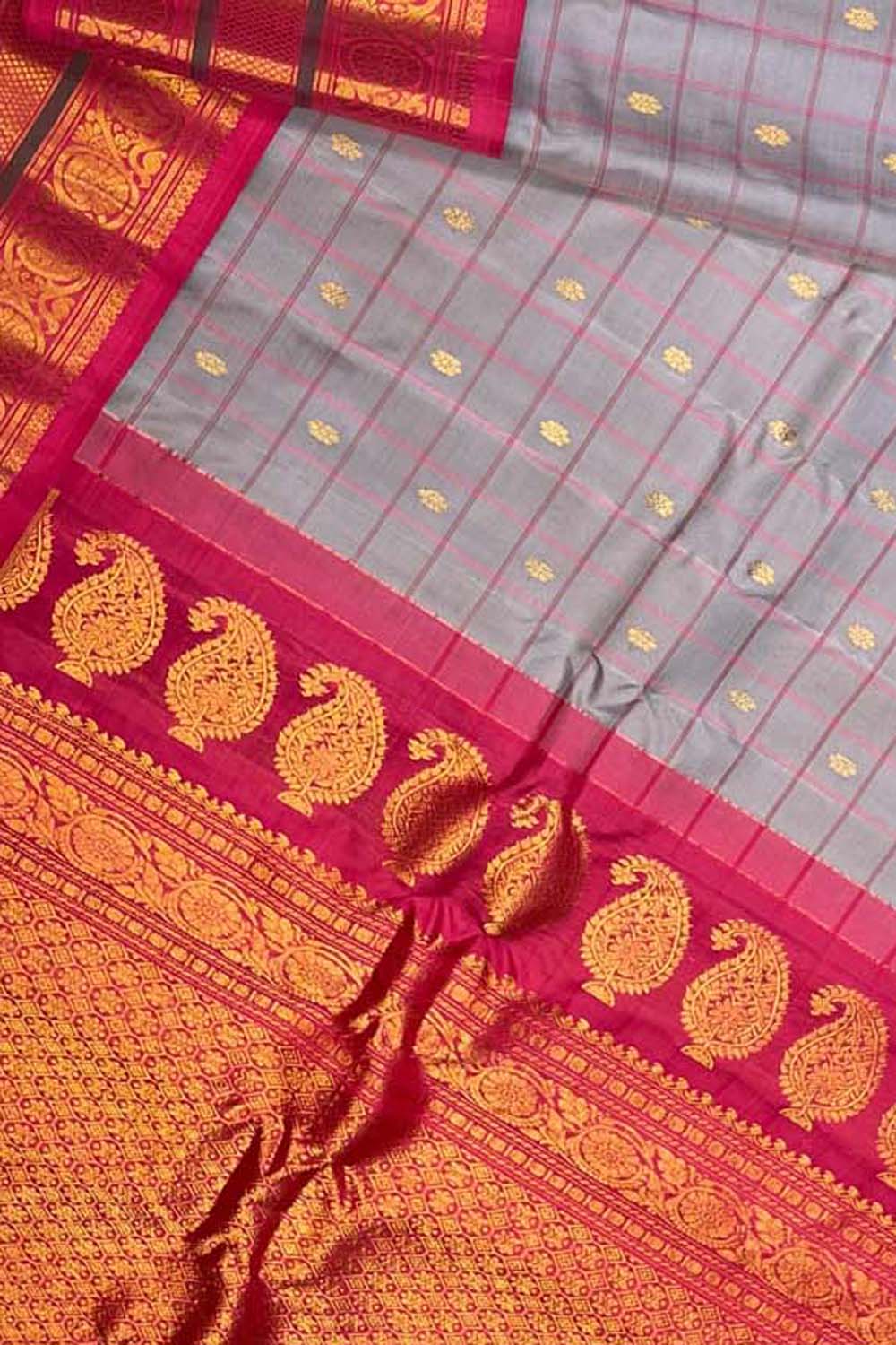 Exquisite Purple Silk Saree - Handloom Gadwal Collection - Luxurion World
