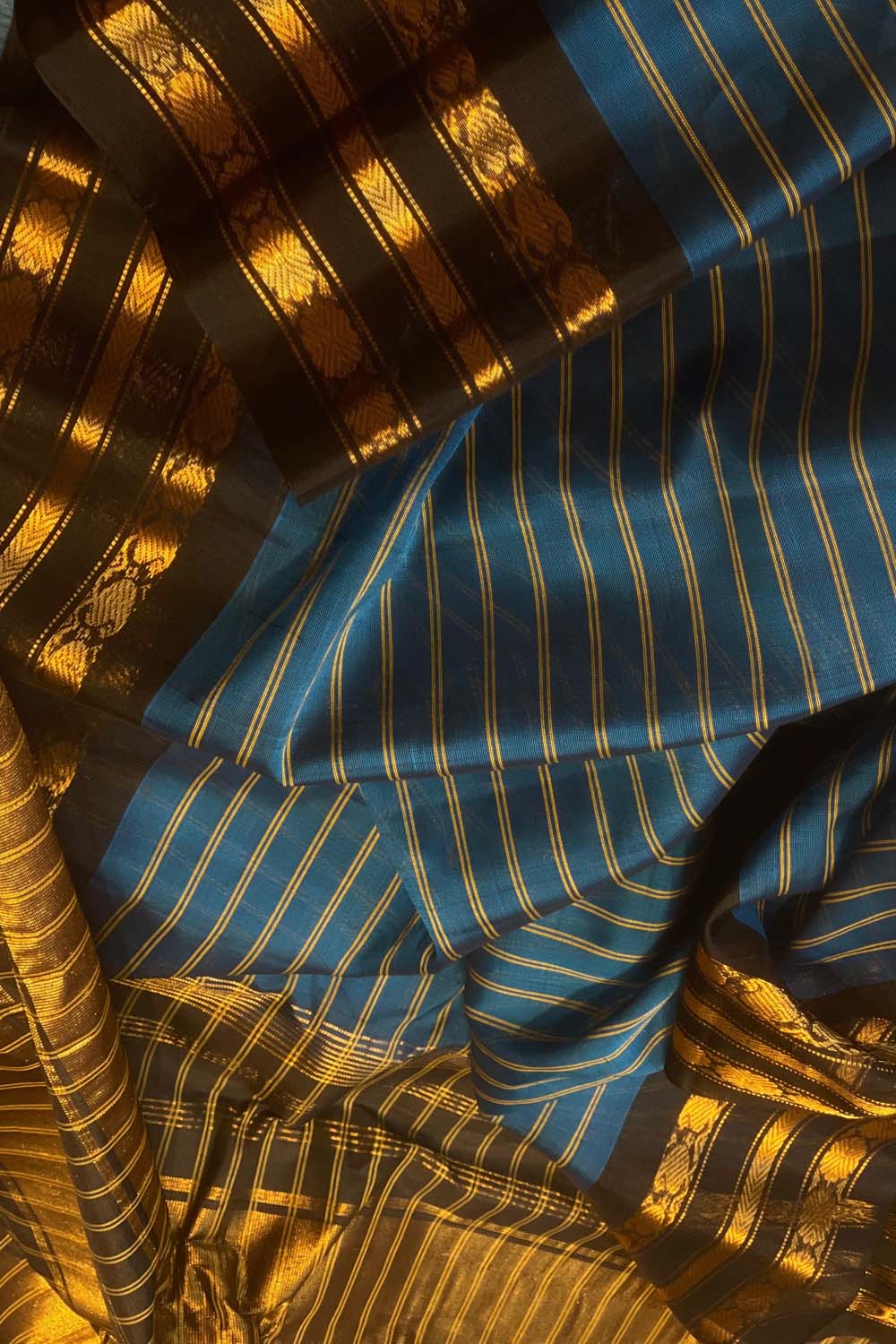Blue Gadwal Handloom Cotton Saree - Elegant and Pure - Luxurion World