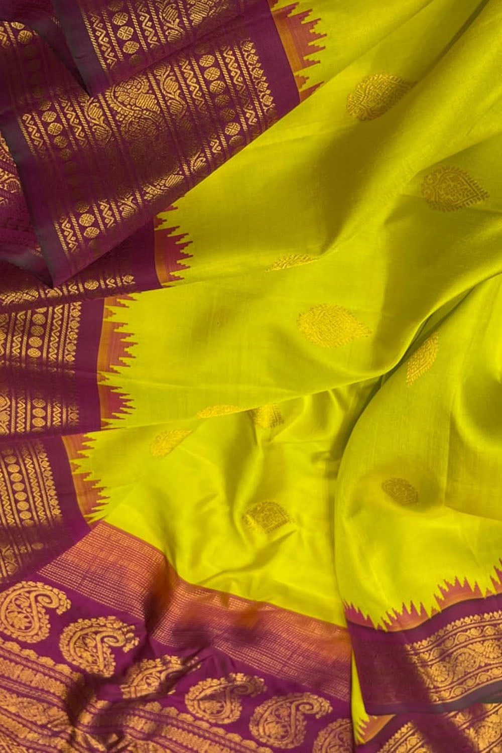 Exquisite Green Gadwal Pure Silk Saree - Handwoven Elegance - Luxurion World