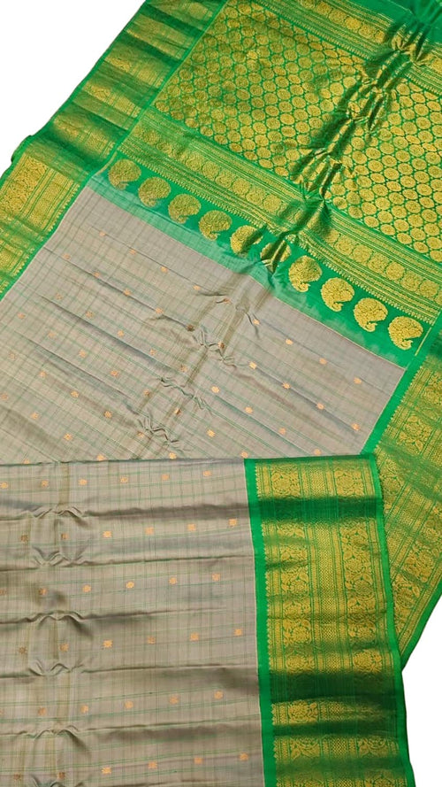 Grey Pure Gadwal Silk Saree with Kanjeevaram Border - Luxurion World